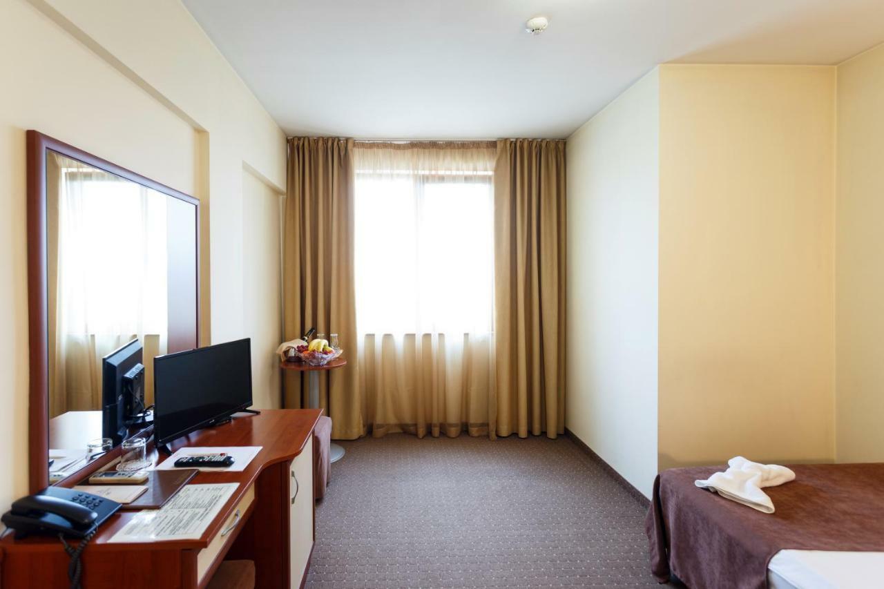 Nadejda Hotel 3*